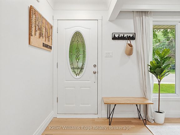 2nd image of 131 W 34th St