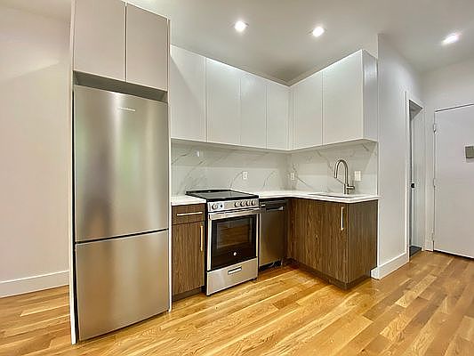 2nd image of 600 Lincoln Pl #2L