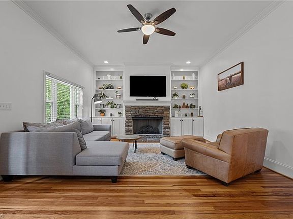 5th image of 1203 W Northwood St