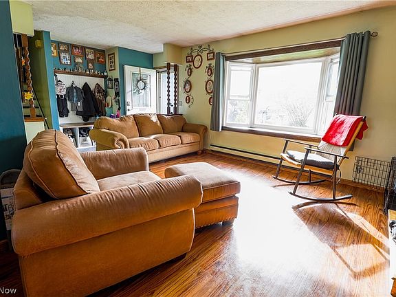 3rd image of 748 University Ave