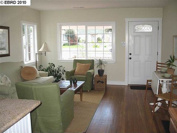 2nd image of 3015 Howard St