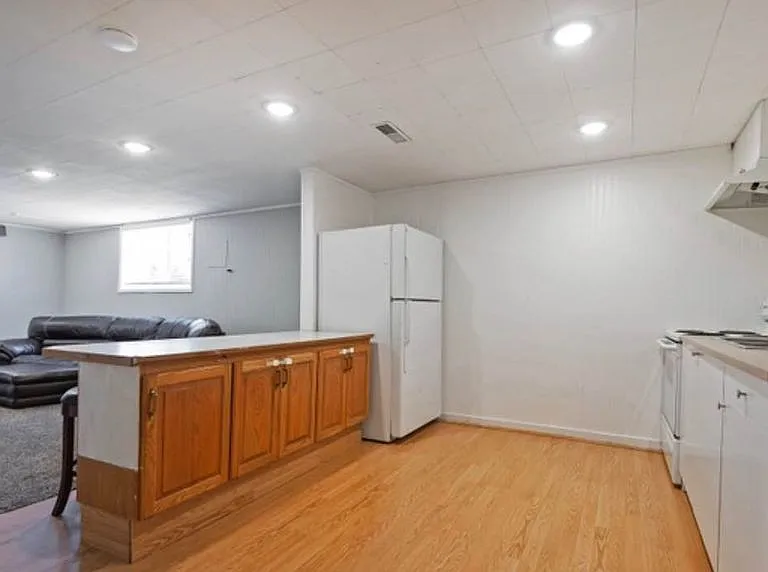 1865 Spring Creek Dr — Photo 2