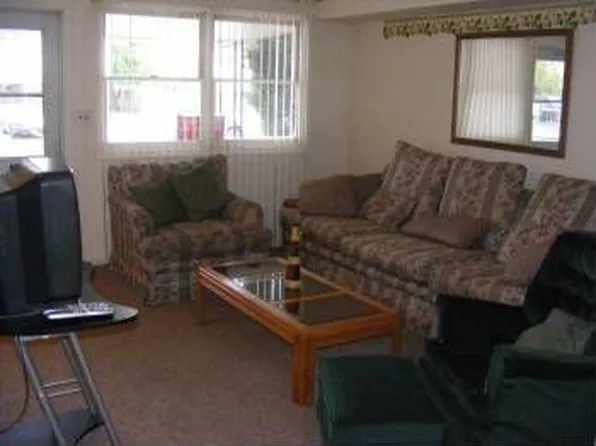 70 Thorn Ln, New Castle, DE 19720