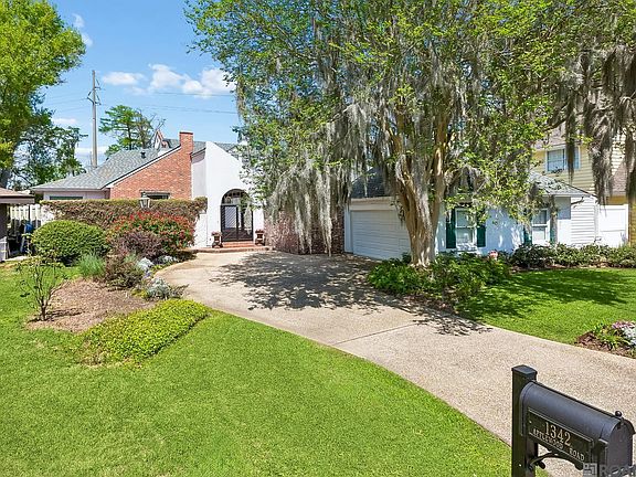 2nd image of 1342 Applewood Rd