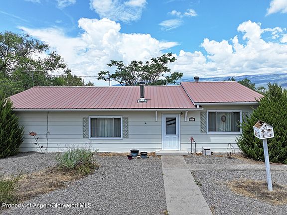 4th image of 594 NW 9th St
