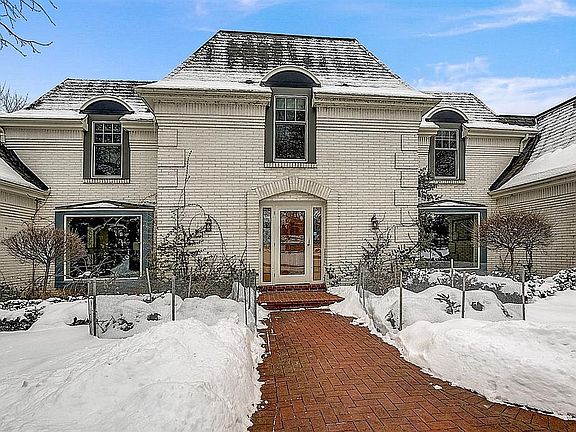 3rd image of 1215 W River Ct