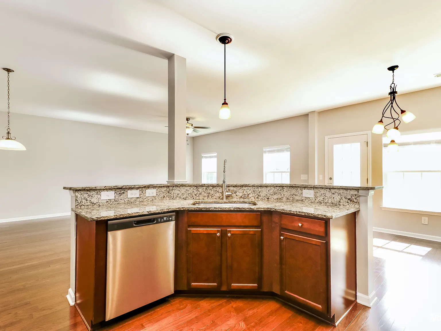 4 bed, 2.5 bath, 2171 sqft, $2,655 — Photo 3