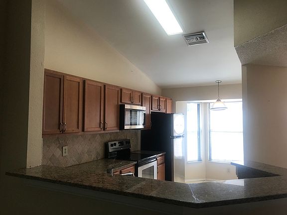 4th image of 7523 Sugar Bend Dr