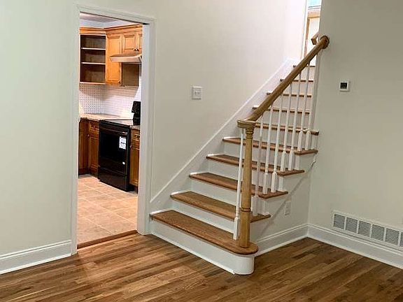 3rd image of 3019 Trafalgar Way