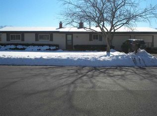 621 Acker Pkwy, Deforest, WI 53532