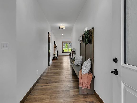 2nd image of 1303 Iris Ln