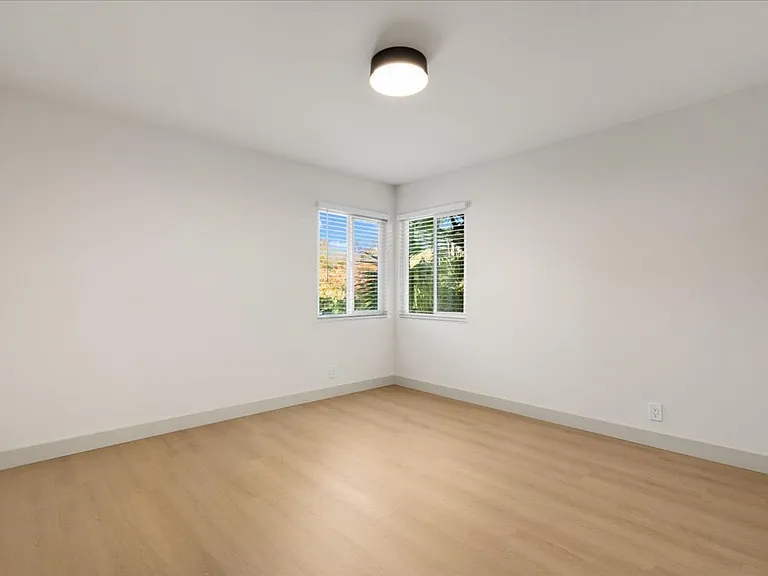 Maude Ave 7 LLC — Photo 13