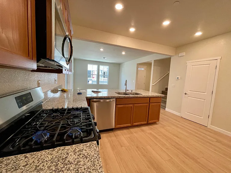 3506 Pelican Ct — Photo 3