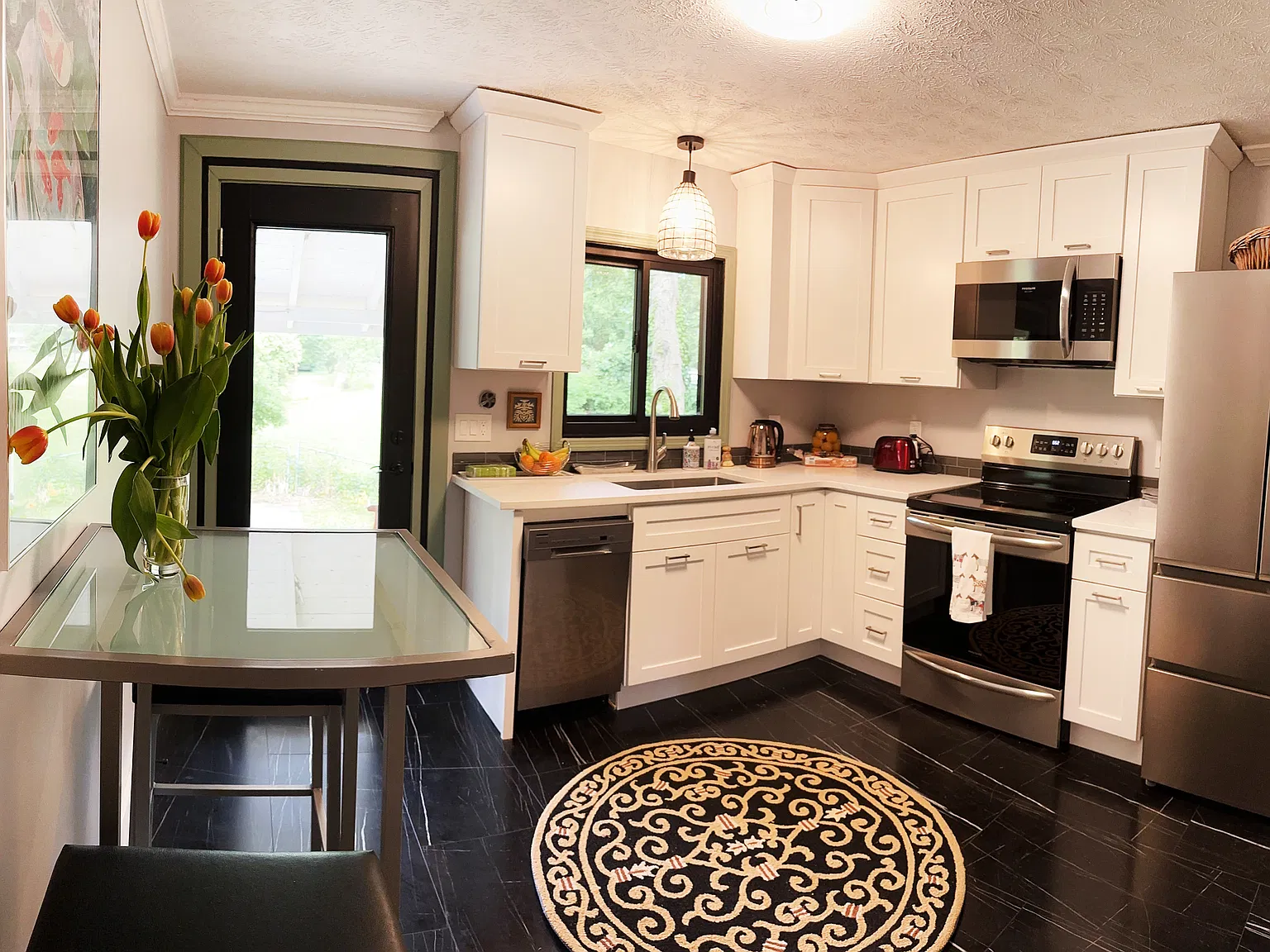 2 bed, 1000 sqft, $2,210 — Photo 4