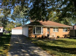 2812 Dentzler Rd, Parma, OH 44134