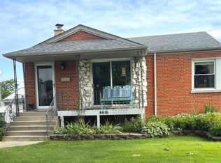 4616 W 97th Pl, Oak Lawn, IL 60453