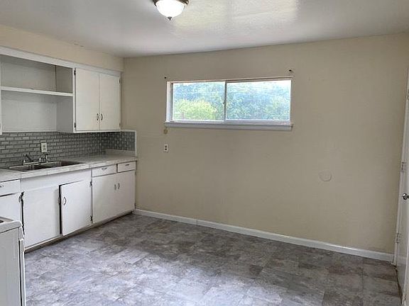 2nd image of 702 E 10th St