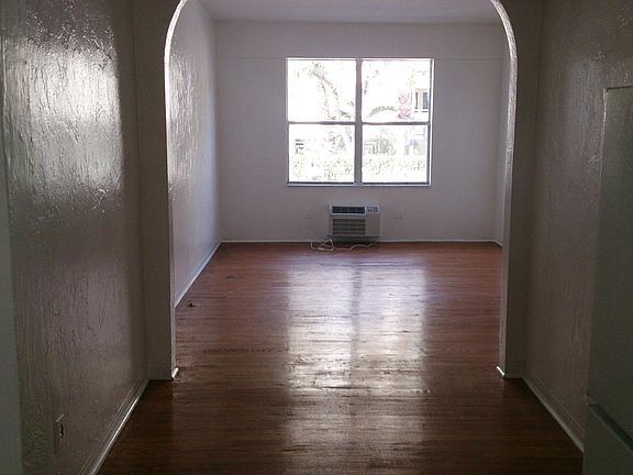 4th image of 1006 8th St #11