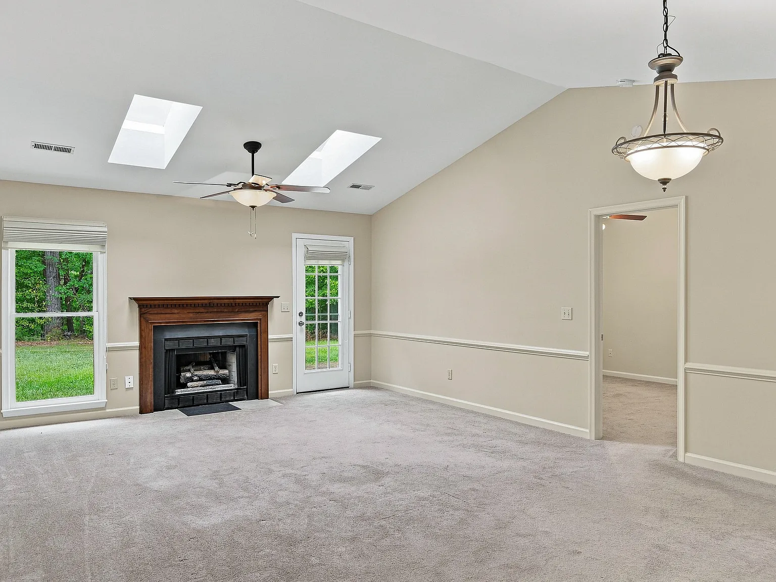 3 bed, 1331 sqft, $1,775 — Photo 3