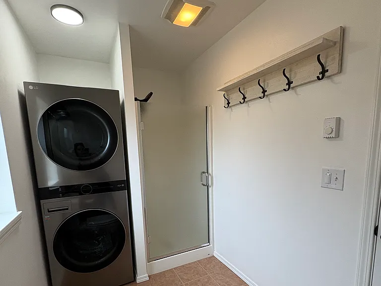 395 N Grove Ct — Photo 3