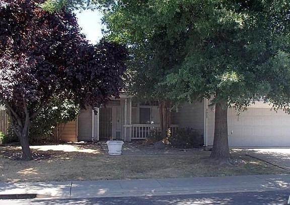 3rd image of 121 Silver Willow Ct