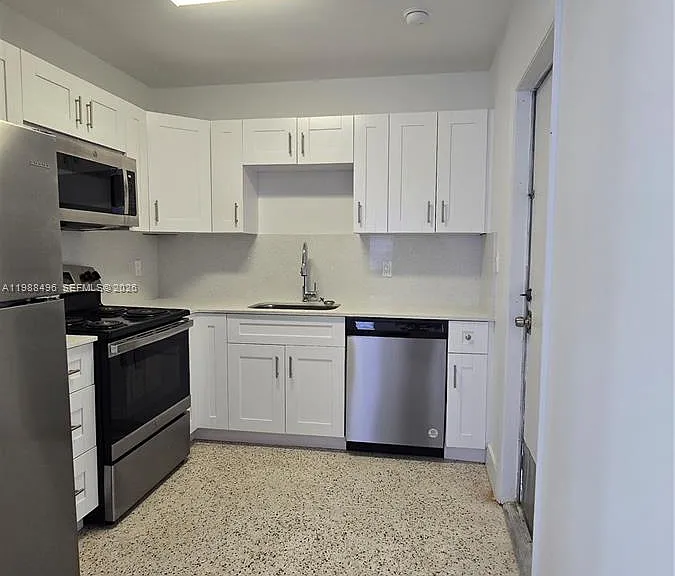 3306 SW 24th Ter — Photo 5