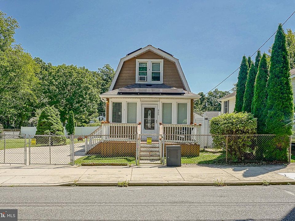 1st image of 620 Oak Ave