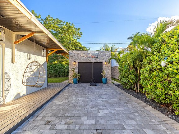 4th image of 726 Lytle Street