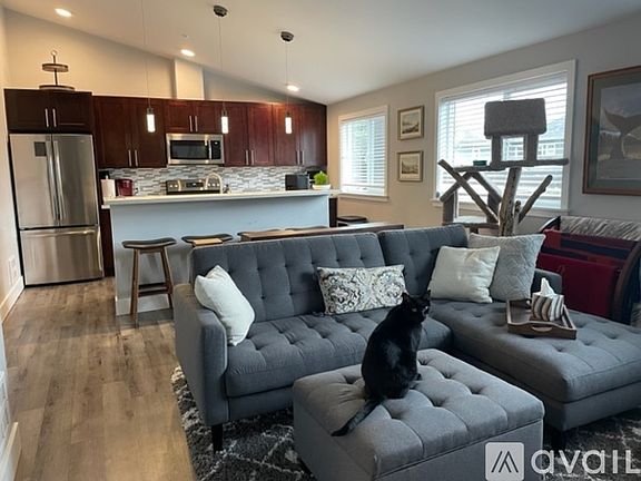 3rd image of 2229 Colby Ave #205