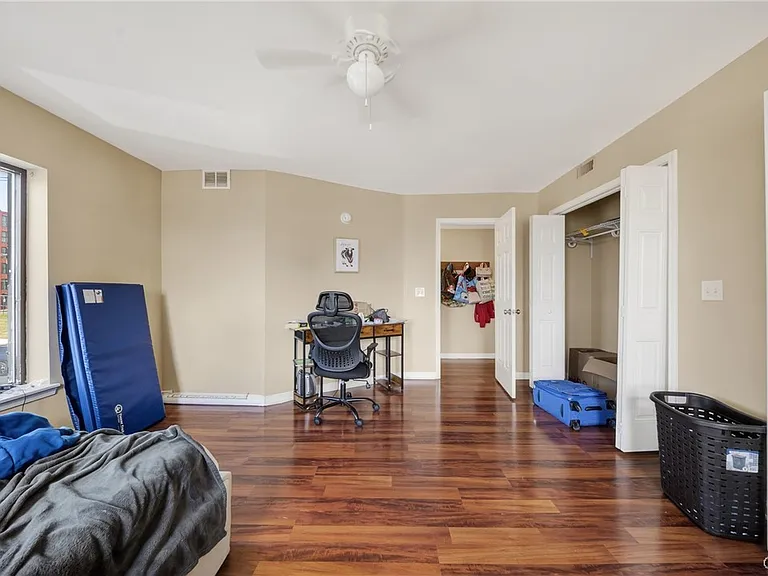 447 E Washington St — Photo 19