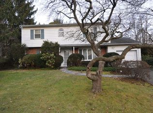 65 Rutledge Rd, Scarsdale, NY 10583