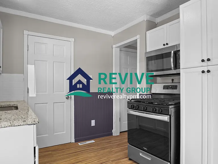 1774 College Ave — Photo 6