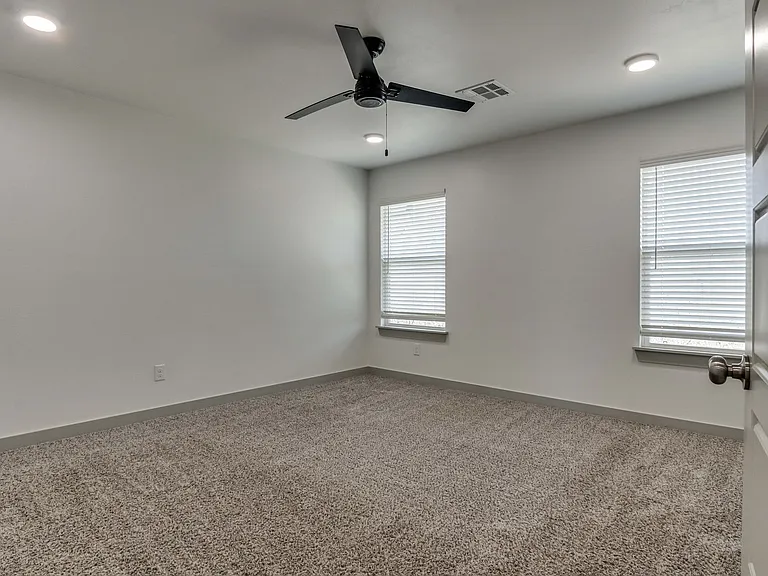 7907 NW 135th Ter — Photo 30