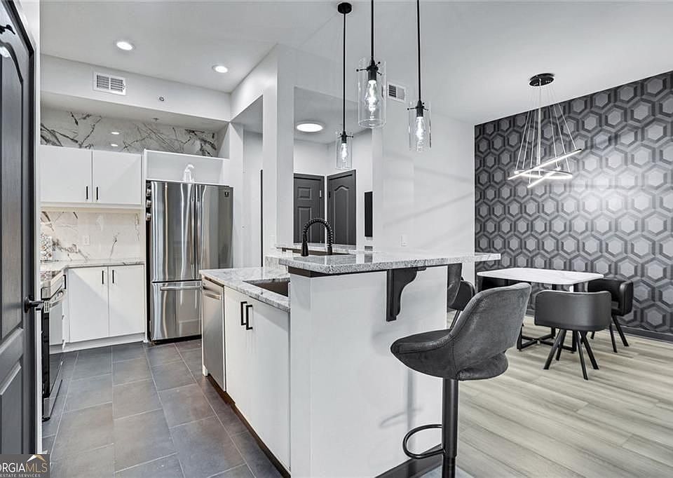 1st image of 390 17th St NW Unit 6006