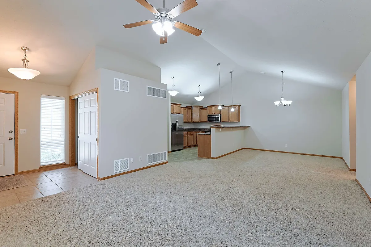 Building Photo - 669 Carlton Dr