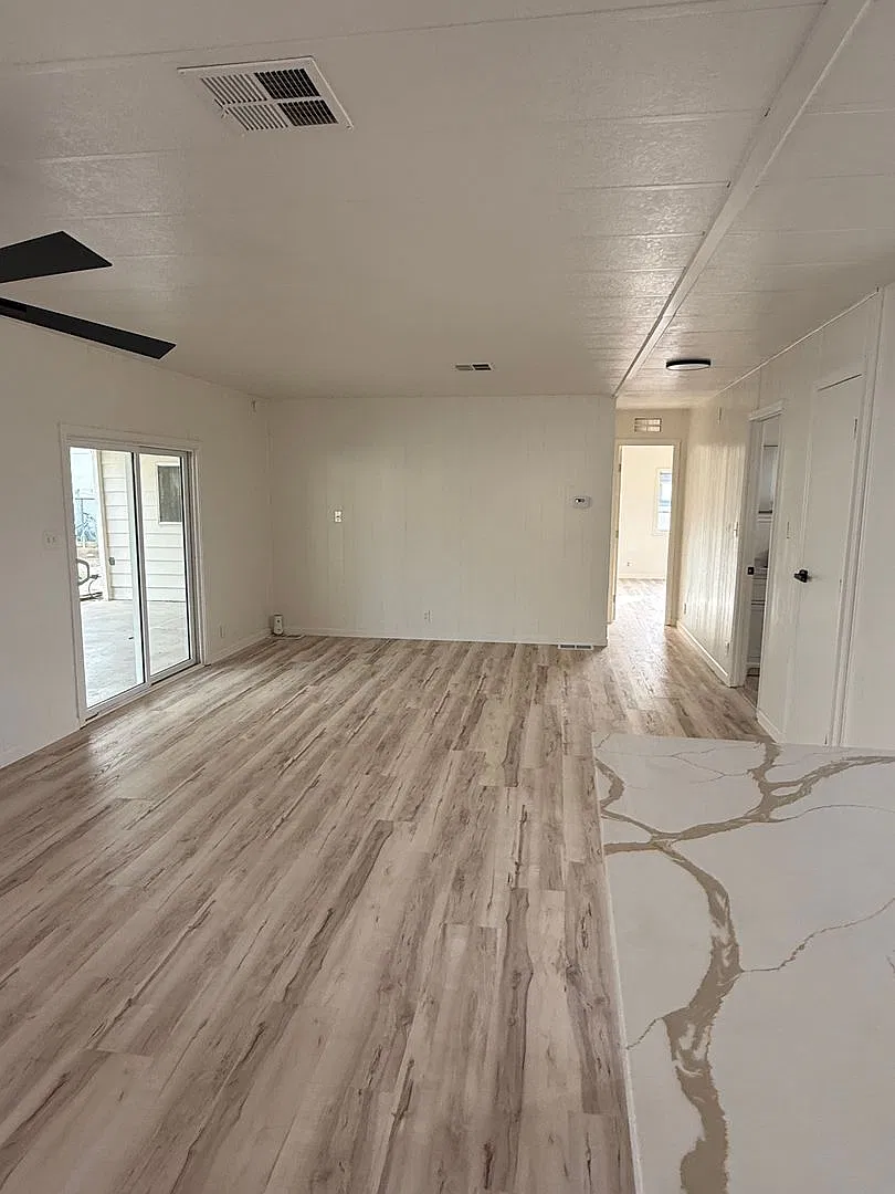 Fresh Remodeled 4 Bedroom — Photo 4