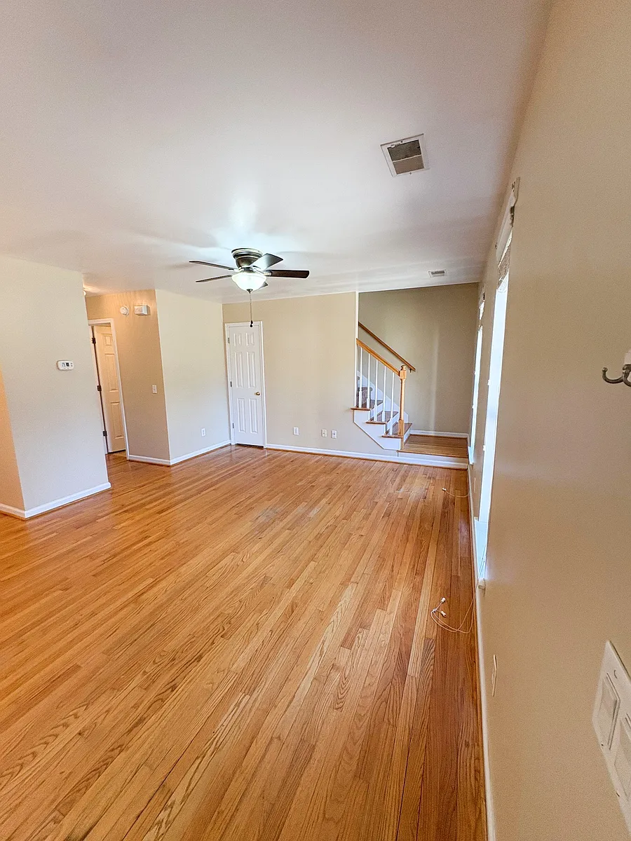Building Photo - 1324 Deerwood St #1