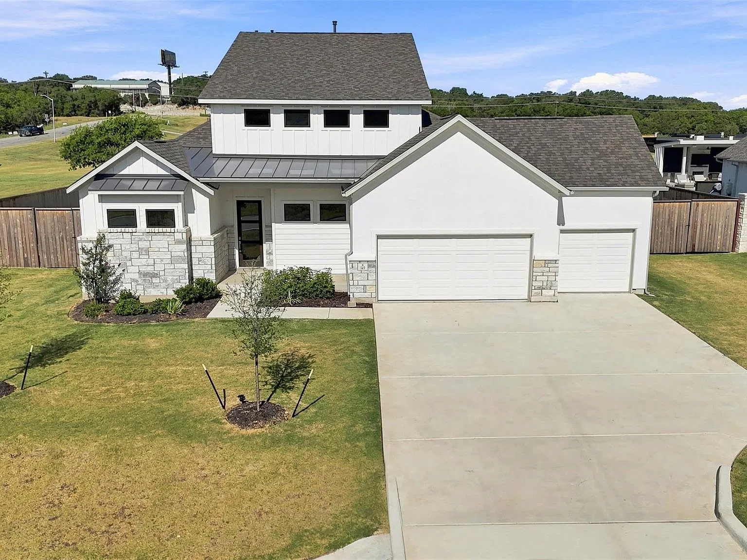 4 bed, 4.0 bath, 3595 sqft, $3,800 — Photo 4