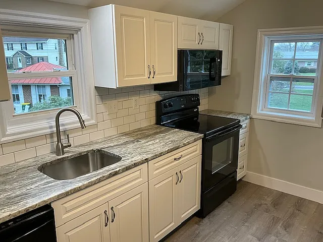 1502 Riverbend Rd — Photo 7