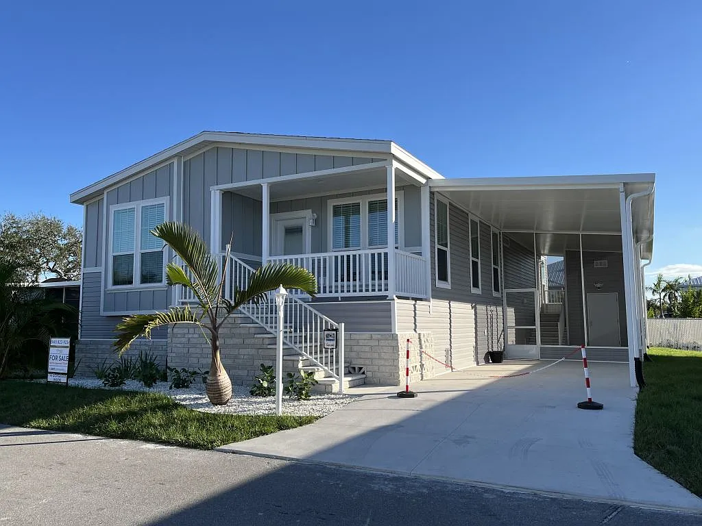 2 bed, 2.0 bath, 1460 sqft, $1,699 — Photo 1