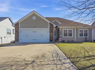 915 Cochise Dr, Independence, MO 64056