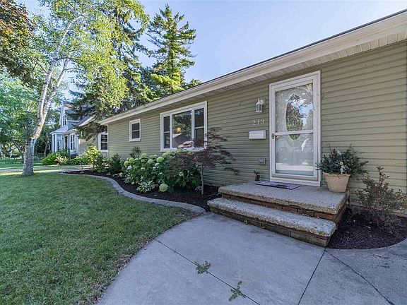 2nd image of 213 Linden Ct
