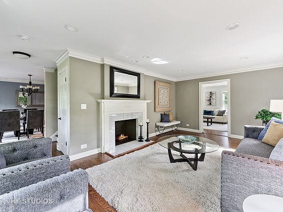 3rd image of 1423 Hawthorne Ln