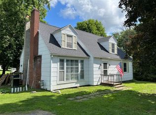 86 Clifton St, Phelps, NY 14532