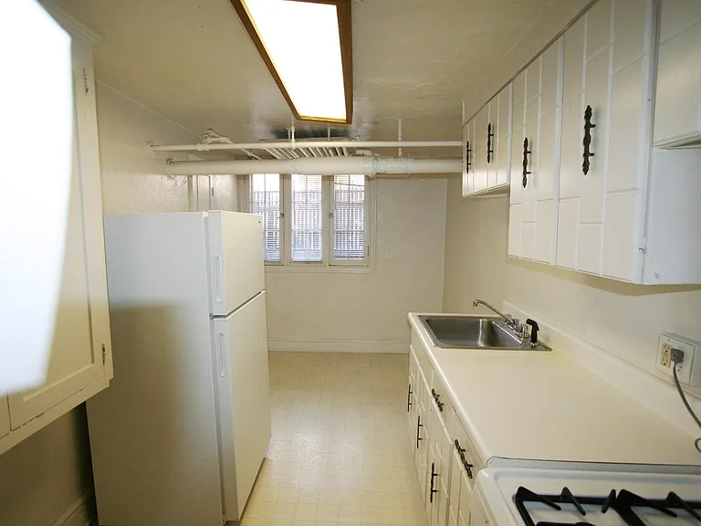 1119 N Lafayette St #19 — Photo 4
