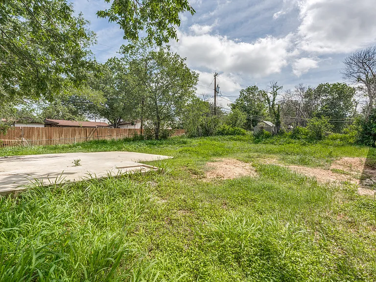 2935 Lasses Blvd — Photo 22