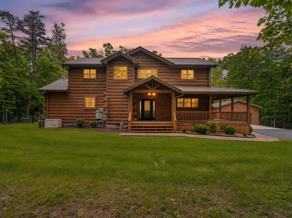 704 White Oak Rd, Monterey, TN 38574