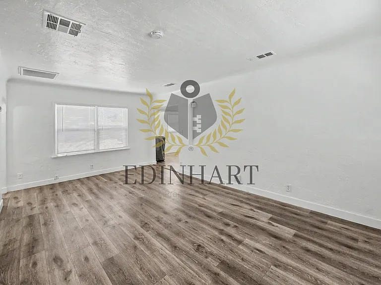 3049 E McKinley Ave — Photo 2