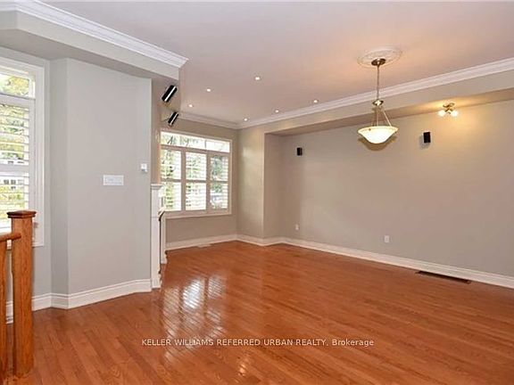 4th image of 967 Kipling Ave