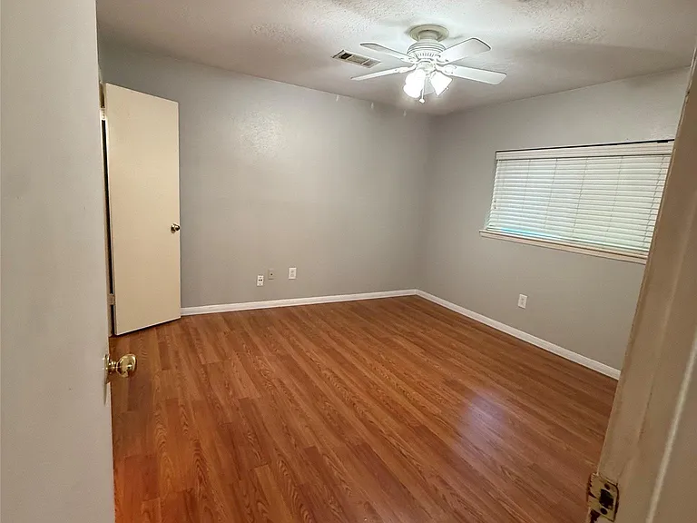 509 Avondale Ln — Photo 8